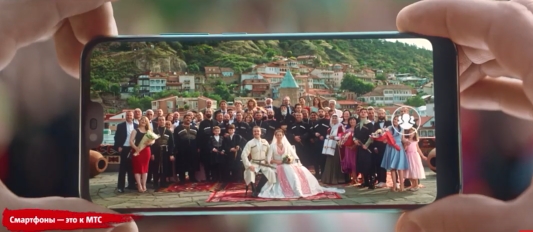 Благодаря Honor 10 от МТС Митя Хрусталев оказался на грузинской свадьбе