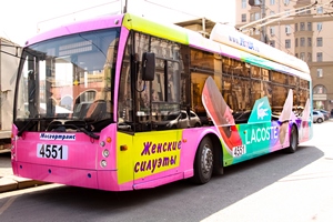 В наземном общественном транспорте Москвы планируется разместить цифровые рекламные панели