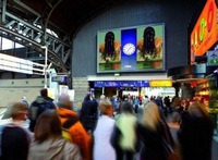 Ströer развивает сеть крупноформатных цифровых экранов на железнодорожных станциях Германии