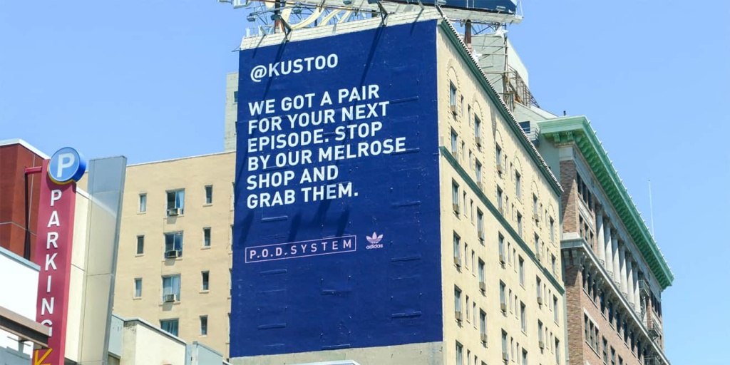 Adidas Originals обратился к инфлюенсерам с персонализированными билбордами