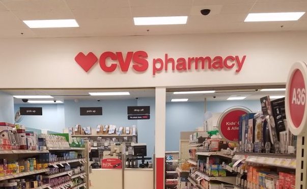 Американская аптечная сеть CVS Pharmacy перестанет улучшать внешний вид моделей в наружной рекламе