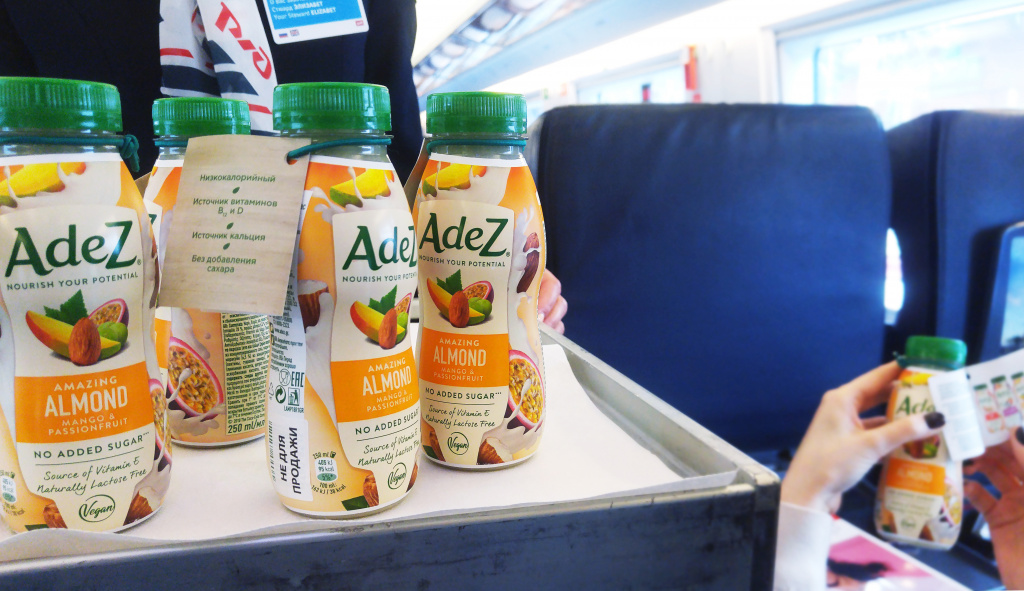 «ЛАЙСА» реализовала в «Сапсане» рекламную кампанию напитка AdeZ 