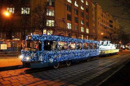 В дни праздников москвичи смогут проехаться на новогодних трамваях