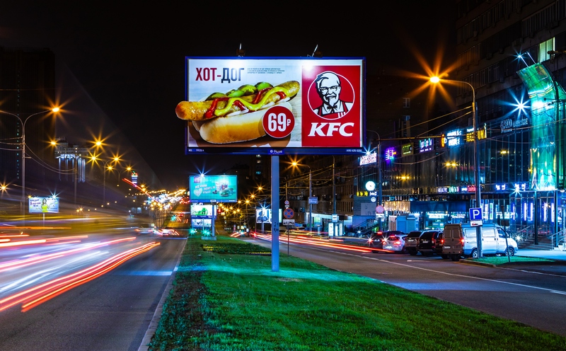 KFC дополнила наружную рекламу экстендерами