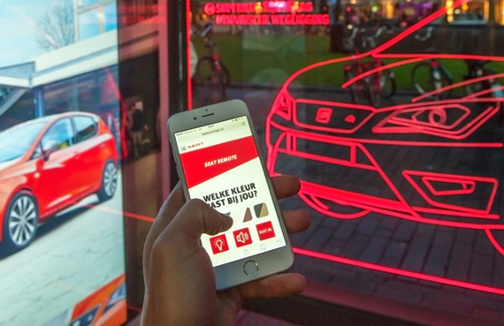 С помощью outdoor и смартфона голландцы могут подобрать себе SEAT Ibiza прямо на остановке