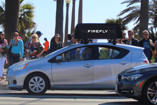 Американский стартап по размещению рекламы на такси Firefly привлёк $30 млн