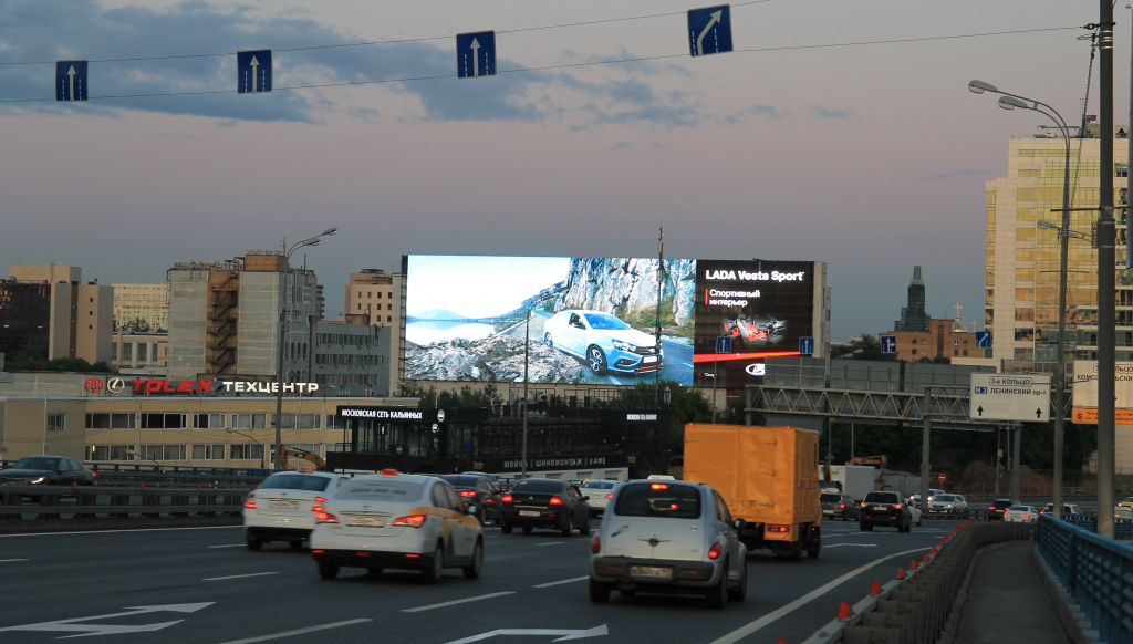 Sunlight Outdoor запустил медиафасад в Москве на ТТК недалеко от «Москва-Сити»