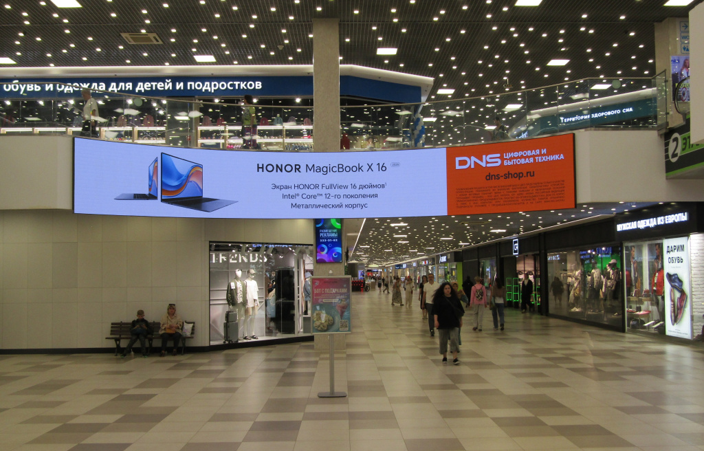 Петербургский оператор «Реклама-Центр» стал эксклюзивным продавцом DOOH-рекламы в сети торговых центров ХК «Адамант»