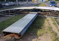 Более 15 тыс. незаконных рекламных конструкций установлено вдоль автотрасс в Свердловской области