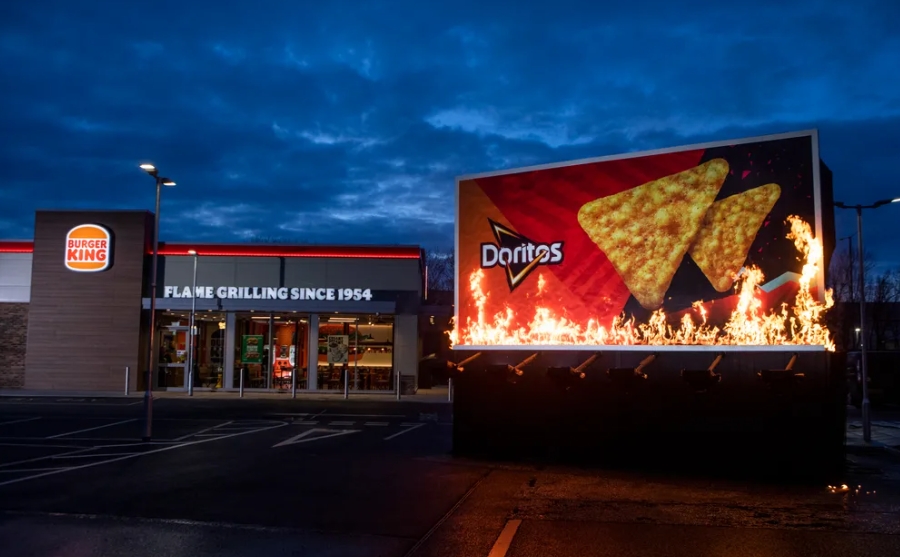 Burger King и Doritos устроили огненную рекламную кампанию