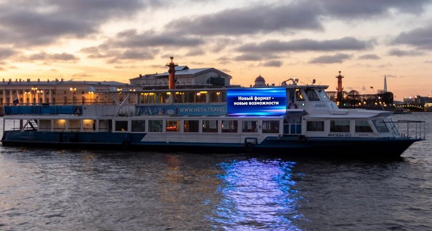 Компания Iskra Digital запускает в Санкт-Петербурге новый DOOH-формат – Digital Boat 