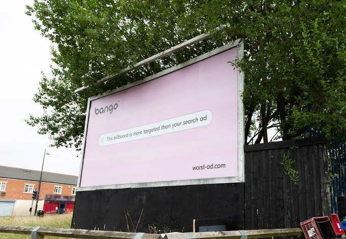 Британская компания Bango с помощью самого неэффективного билборда показала недостатки поисковой рекламы