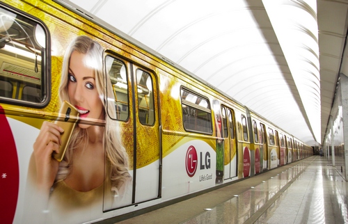 Фирменный поезд LG Electronics курсирует в Московском метрополитене
