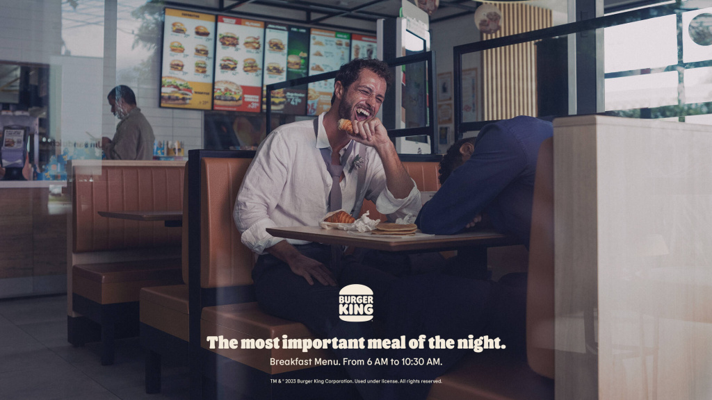 Burger King предлагает любителям ночных тусовок завершить свой день поздним завтраком