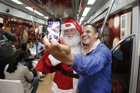 Seara создала рождественское настроение пассажирам подземки Сан-Паулу