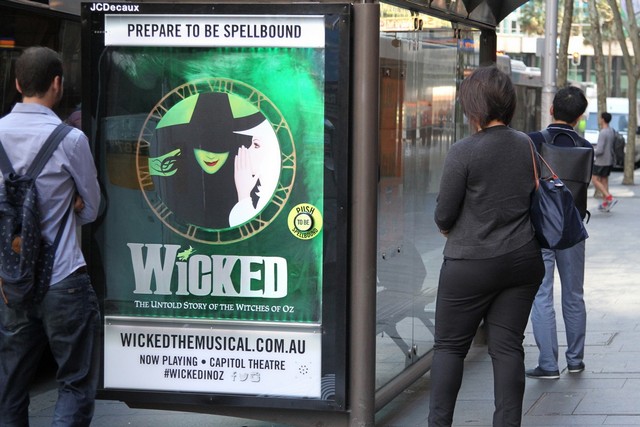 Ситиформаты со спецэффектами прорекламировали в Сиднее мюзикл Wicked 