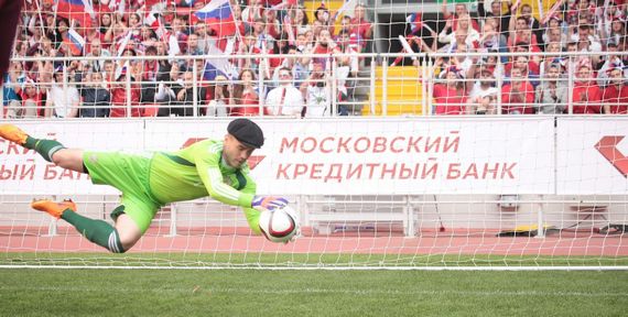 Лев Яшин снова в сборной: легенда мирового футбола в новой кампании BBDO Moscow для МКБ