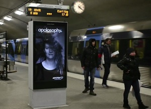Специалисты Clear Channel научили рекламоноситель реагировать на приближающийся метропоезд
