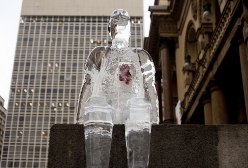 Ледяные скульптуры призвали бразильцев задуматься о донорстве органов