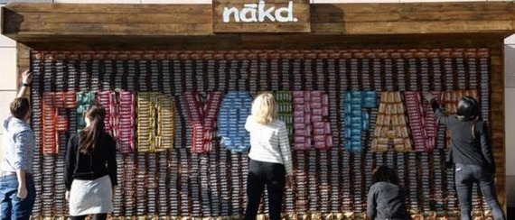 Natural Balance Foods разместила 40 тыс. батончиков Nākd на рекламном щите в Лондоне