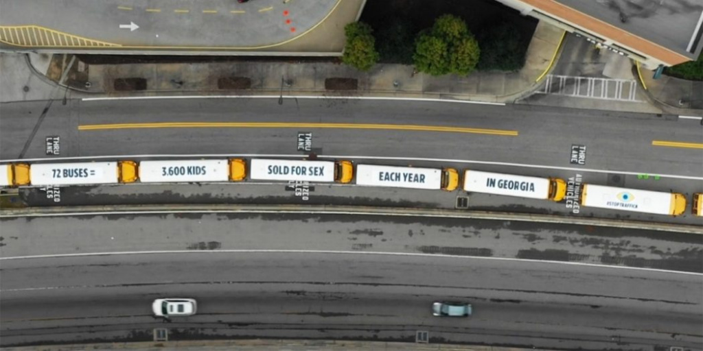 В Атланте создали билборд из автобусов
