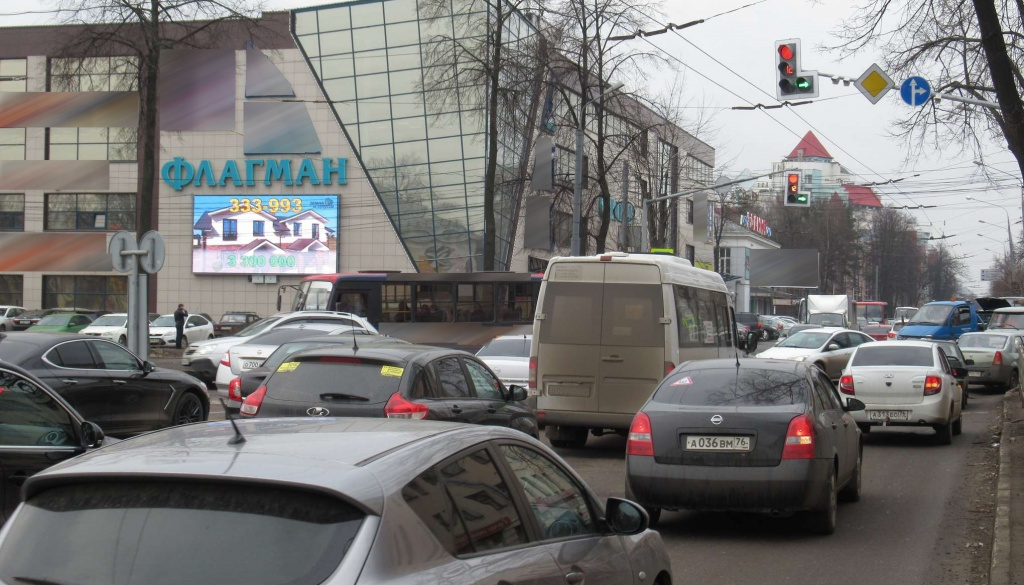«ДРИМ» установил два больших экрана в центре Ярославля