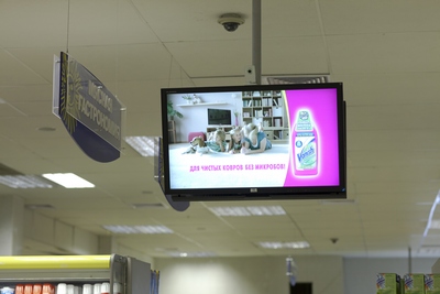 Потребители положительно относятся к цифровой рекламе в магазинах