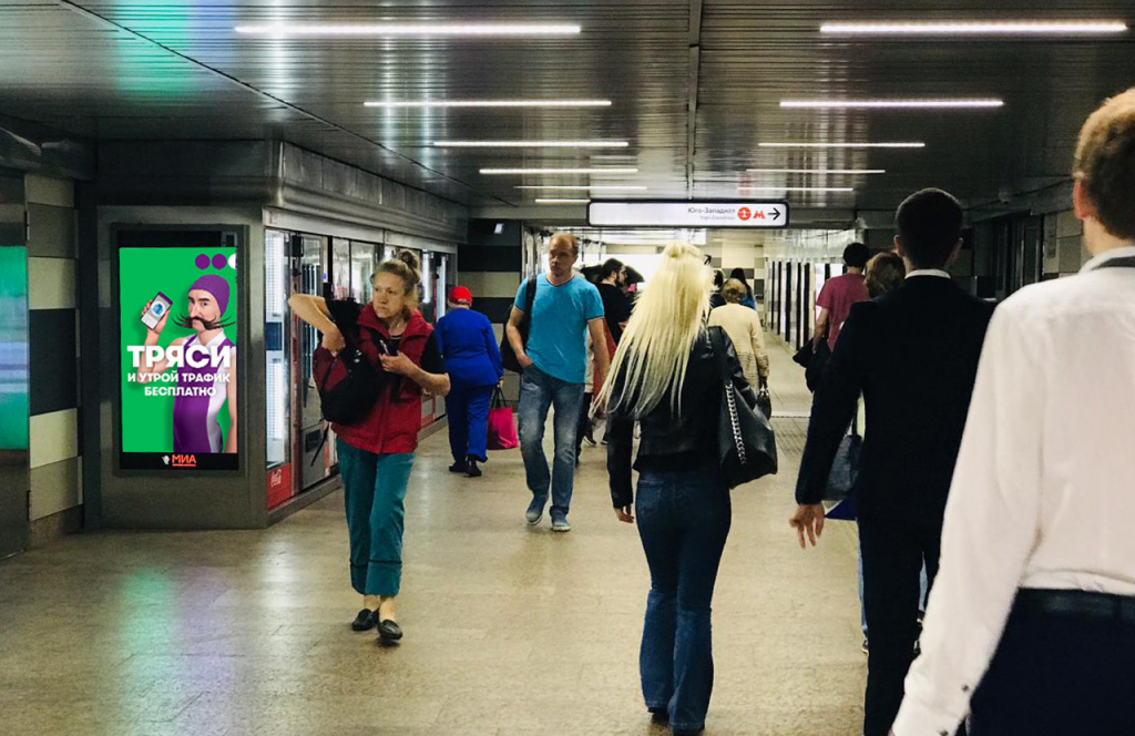 «МегаФон» протестировал новые рекламные носители в переходах у метро