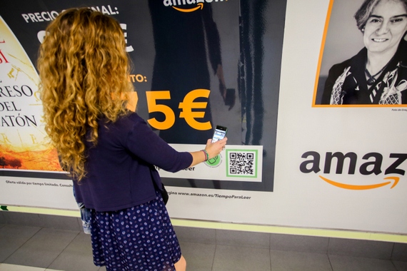 Amazon.com приобщил пассажиров подземки Мадрида к чтению