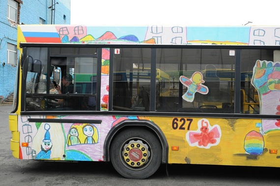 Детские рисунки на автобусах Норильска_1.jpg